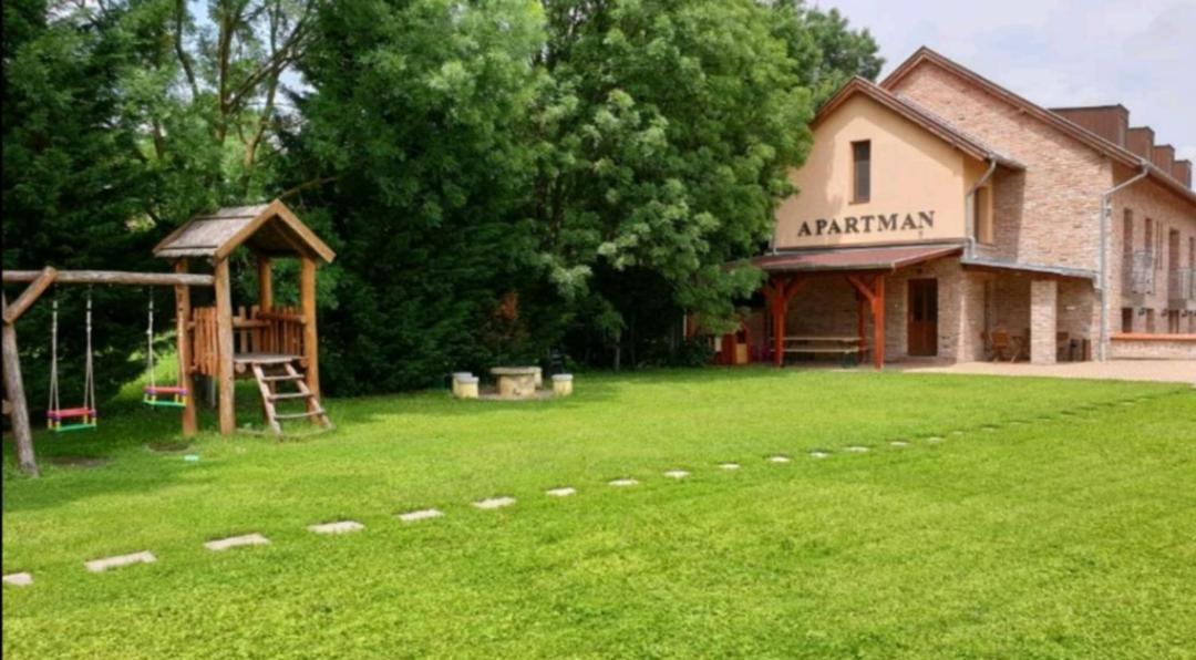Niki Apartman Gyula Zewnętrze zdjęcie