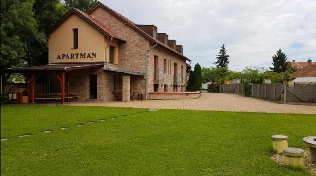 Niki Apartman Gyula Zewnętrze zdjęcie