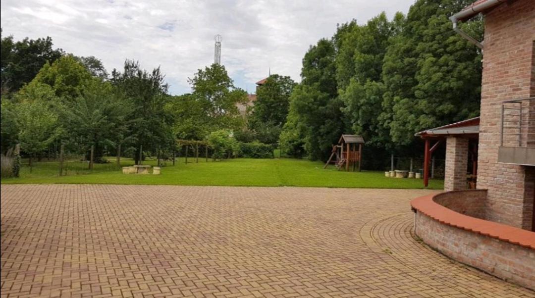 Niki Apartman Gyula Zewnętrze zdjęcie